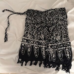 Black and White Patterned Sargon Skirt